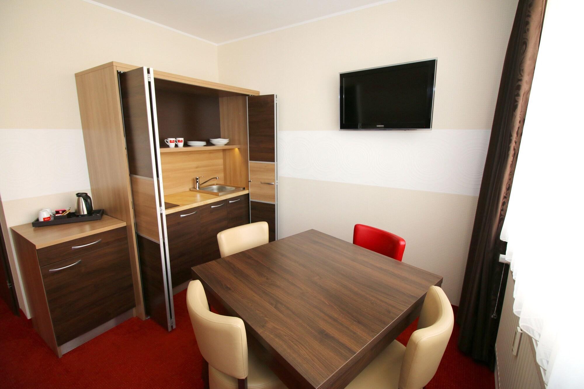 Home Hotel 3*